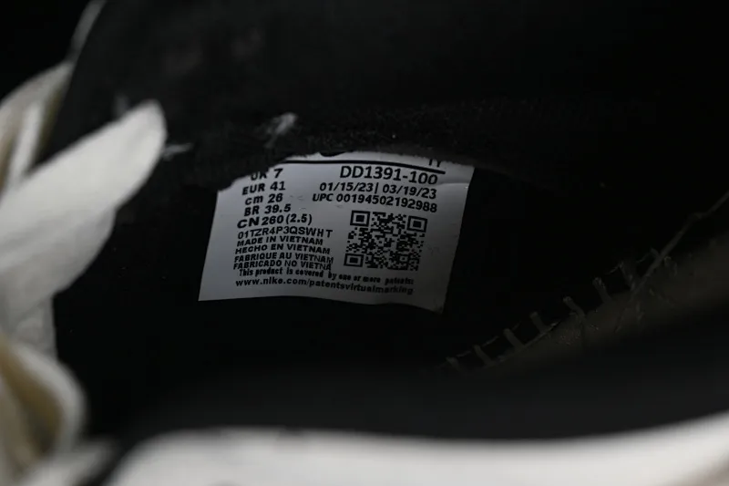 All Categories Nk SB Dunk Series Nk SB Dunk Low Low-top sneakers Nk Dunk Retro Saml Panda Prank Black and white retro style SB strap low-top casual sneakers DD1391-100